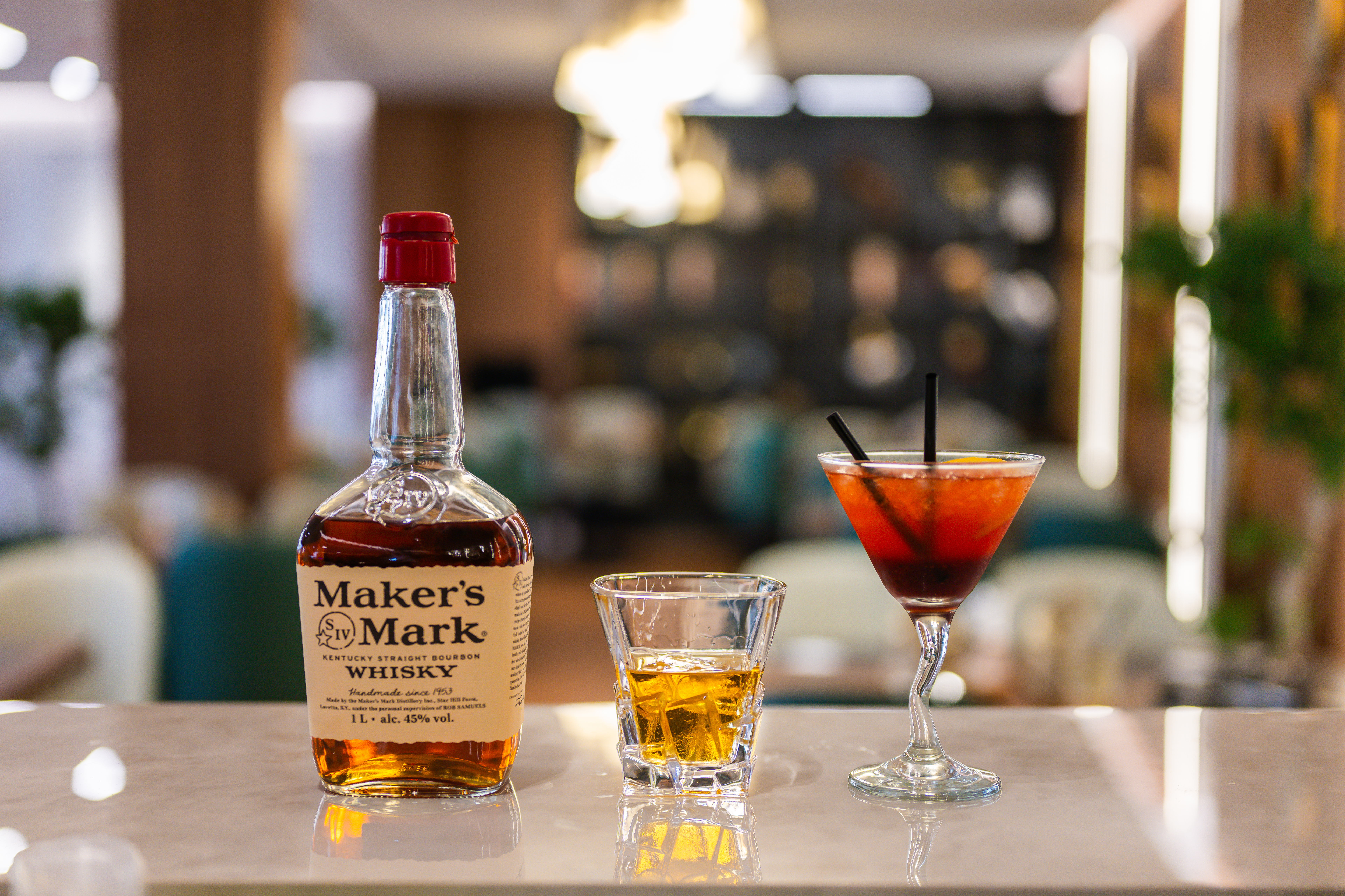 Holiday Hotel drinks